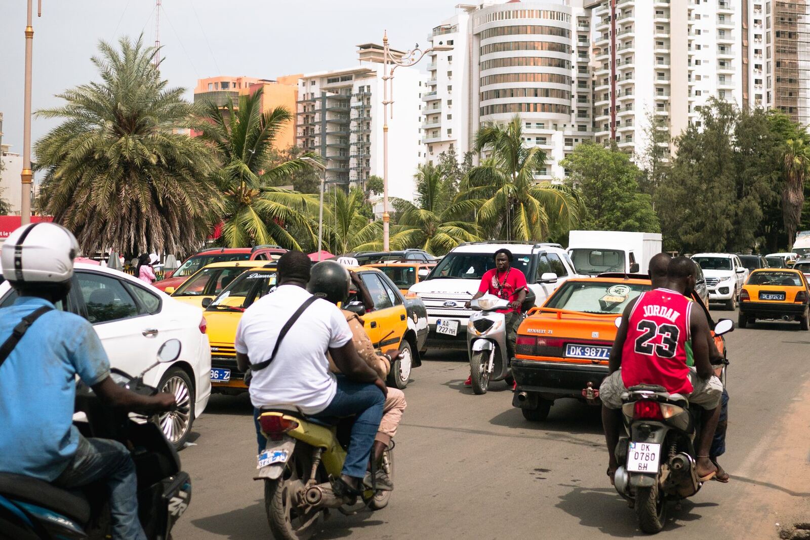 Avenue de Dakar, zone d'affichage à fort trafic
